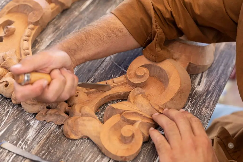 ABOUT wood carver 01
